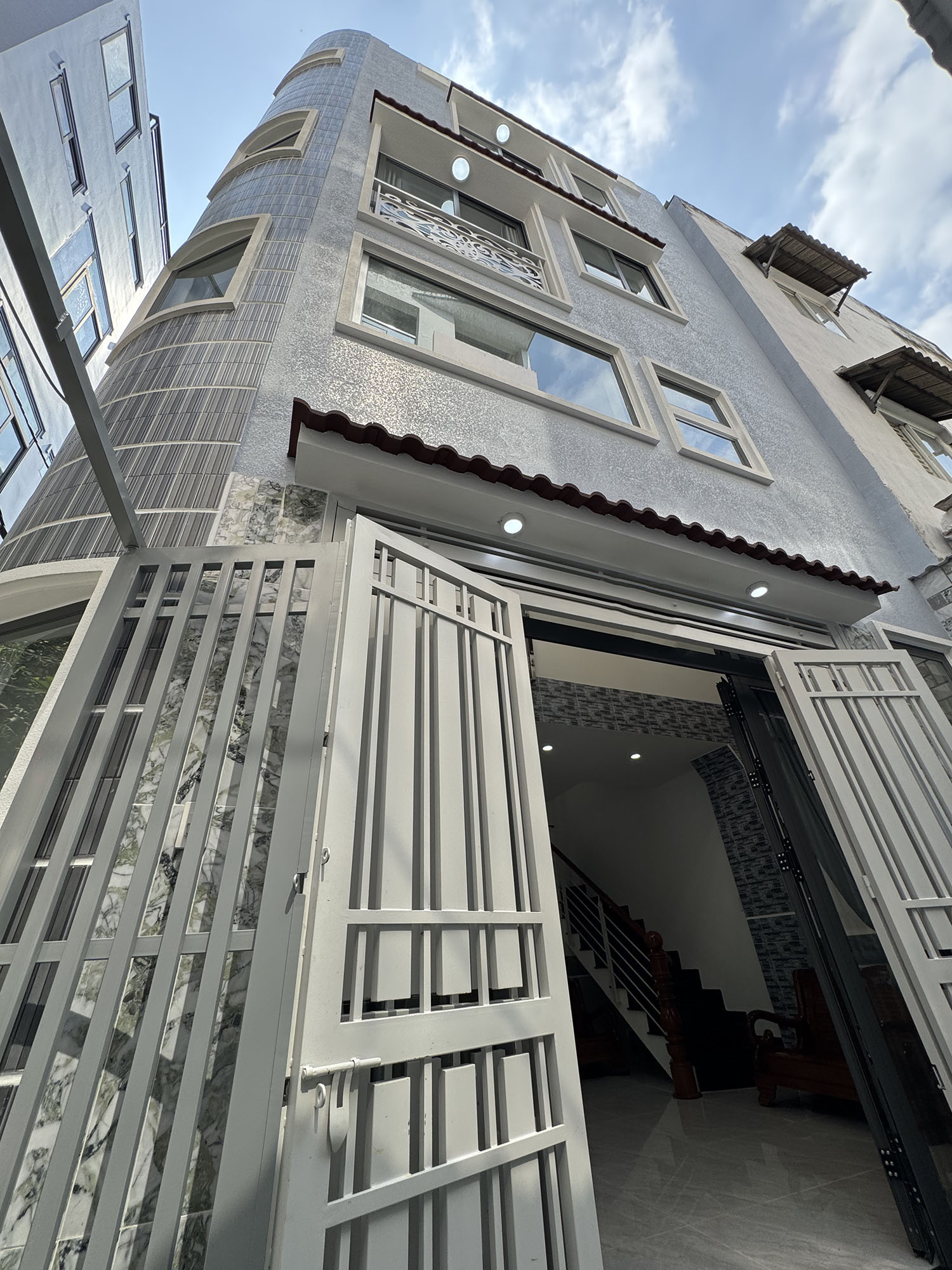 Siêu phẩm biệt thự mini góc 2 mặt tiền, 3 lầu, xây mới 100%, hẻm đẹp khu cao cấp Lê Văn Sỹ, Quận 3